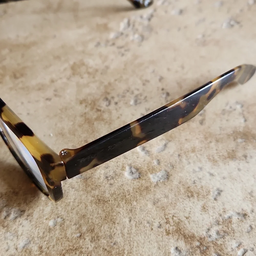 Betsy Johnson Chunky Reading Glasses - Picture 4 of 10